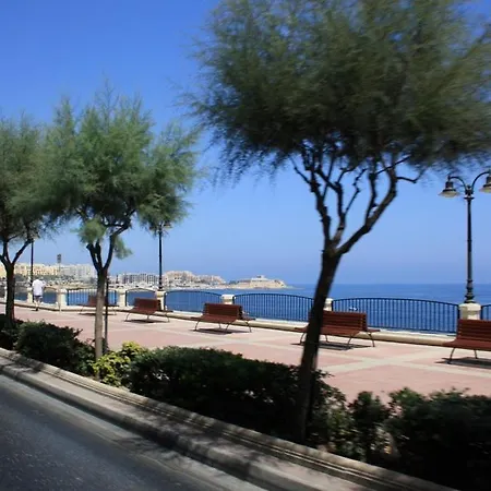 Deluxe In St Julians San Ġiljan