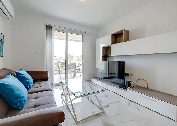 Deluxe In St Julians *